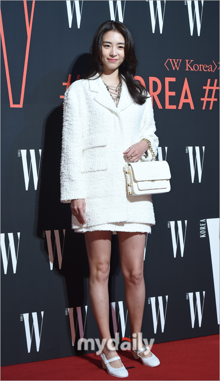 Actor Lee Yeon-hee attended the 31st Breast Cancer Awareness Campaign Charity Event held at the Gwanghwamun Four Seasons Hotel in Seoul on the afternoon of the 26th.Kim Hee-sun, Young-in, Lee Yeon-hee, Lee Dong-wook, Ko Jun-hee, Oh Yeon-seo, Jung Hae-in, Kim So-yeon, Lee Jun-ki, Kim Sung-ryong, Cha Ye-ryun, Kim Young-kwang, Gray, Rocco, AOA Jimin, Jang Yoon-joo, Irene, Kang Seung-hyun, Lee Ho-jung, Kim Jin-kyung, Stephanie Lee, Bae Jeong-nam, Sean & Jung Hye-young, Tablo & Kang Hye-jung attended.