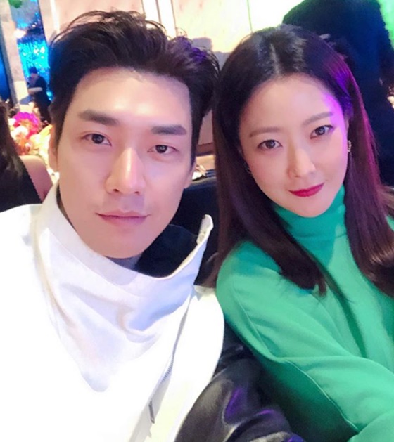 Kim Hee-sun posted a picture on his 26th day with an article entitled Ki Yoo Jin & Eulji Haei outing in his instagram.Kim Hee-sun in the public photo poses with Kim Young-kwang, who is breathing together on cable channel tvN Drama Nine Room.Especially, the extraordinary chemistry of the two attracted the sight of the viewers.Many netizens who responded to this responded such as Are green hearts perfect?, Pretty, and It is so beautiful and cool.Meanwhile, Kim Hee-sun is appearing in the role of Eulji Haei in Nine Room.