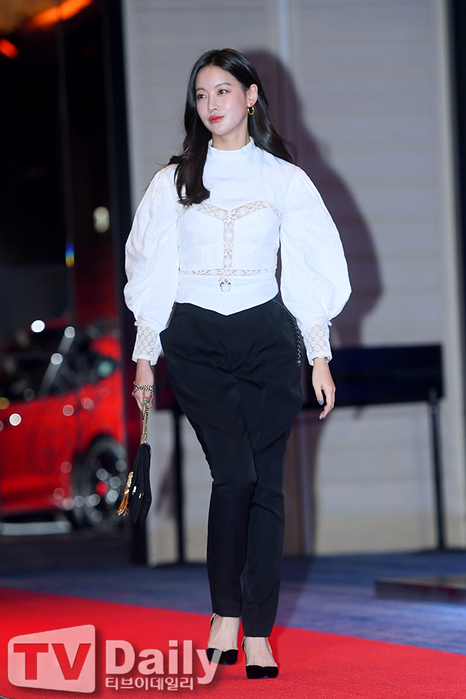 Actor Oh Yeon-seo attends W. Korea 13th Breast Cancer Awareness Enhancement Campaign Charity Event held at Four Seasons Hotel in Jongno-gu, Seoul on the afternoon of the 26th.Breast Cancer awareness campaign charity event
