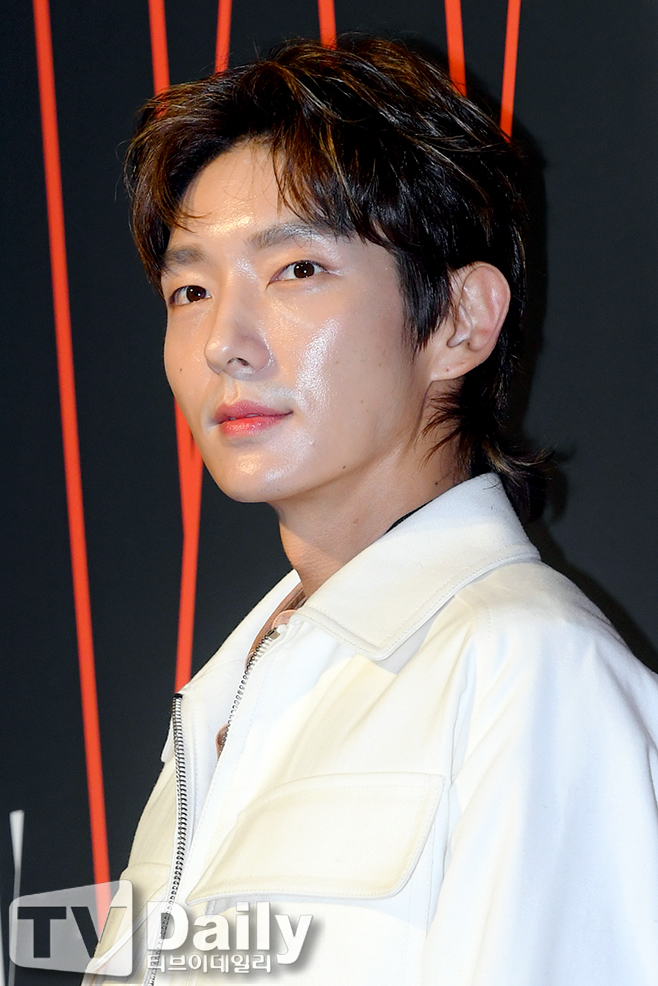 Actor Lee Joon-gi attends the W. Korea 13th Breast Cancer Awareness Campaign Charity Event held at Four Seasons Hotel in Jongno-gu, Seoul on the afternoon of the 26th.Breast Cancer awareness campaign charity event