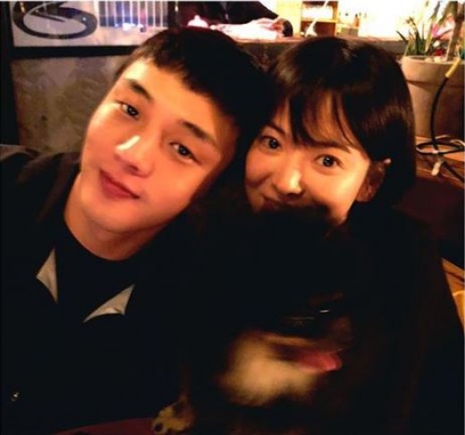 Actor Song Hye-kyo and Yoo Ah-in flaunt friendshipSong Hye-kyo posted a picture on Instagram on the 25th with an article entitled Lets meet in the work.In the photo, Song Hye-kyo and Yoo Ah-in face to face and show affection like a sister.In addition, Song Hye-kyo proved to be a dog star with a puppy in his arms.Song Hye-kyo and Yoo Ah-in have been continuing a strong friendship among the same agency.On the other hand, Song Hye-kyo is in the midst of filming TVN drama Boyfriend, and Yoo Ah-in is about to release the movie National Bankruptcy Day.
