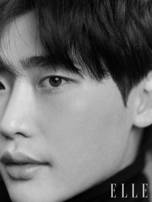 Actor Lee Jong-suk has taken a photo shoot with fashion media Elle.According to Elle, Lee Jong-suk and the filming were done smoothly to match the expression pictorial artisan.Lee Jong-suk showed a professional appearance of direct monitoring at the end of one cut during filming.In an interview after the filming, Lee Jong-suk said, I was in a complicated head at thirty. I traveled and learned Piano.I had a busy time establishing a company to work with people I like, he said.Lee Jong-suk is the first to challenge romantic comedy water through the drama Romance, which is scheduled to air in February. When asked why he chose the work, he said, I was greedy for acting.I was also under pressure to keep showing myself different, and now I naturally think Im good at it and do what people like.As the genre is a genre, I think that my actual appearance will be reflected naturally. When asked about the moment of happiness recently, he smiled, saying, I thought I was happy to order all the menus I wanted to eat at the restaurant.Lee Jong-suks pictures and interviews with her can be found in the November issue of Elle and the website of Elle.
