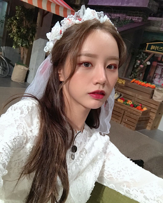 Girls Day Hyeri turned into Father PhantomHyeri posted a picture on his instagram on the 27th with an article entitled Amazing Halloween.Hyeri in the photo is staring at the camera with a faceless face, transforming into a Phantom bride in the amazing Saturday Halloween feature.Wearing a veiled dress in her sheer white, Hyeri drew eye-catching to show off her beauty, evoking an exotic vibe.On the other hand, TVN Amazing Saturday, which Hyeri is appearing on, is broadcast every Saturday at 7:40 pm.