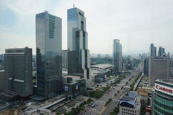 업무용빌딩과 기업체가 몰려있는 서울 강남구 삼성동 일대. /조선DB