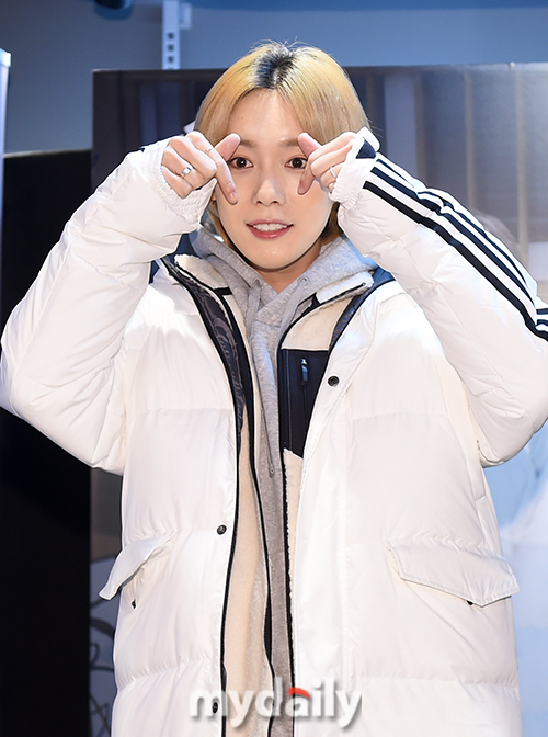 Singer WINNER Kim Jin-woo poses at the Grand prize WINNER Fan signing event for Adidas Winter Jacket purchaser at JD Sports Hongdae branch in Mapo-gu, Seoul on the afternoon of the 27th.