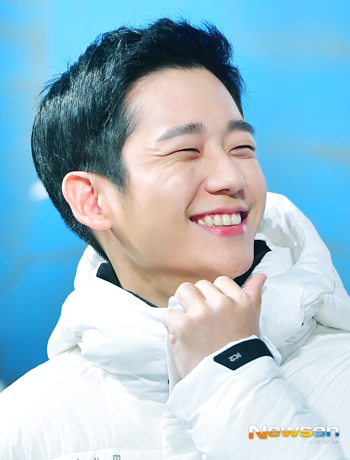 Actor Jung Hae In participated in the fan day event commemorating the launch of the parent brand long padding at the Cheongdam-dong Ilji Art Hall in Gangnam-gu, Seoul on October 27th.On this day, Jung Hae In attended.Jang Gyeong-ho