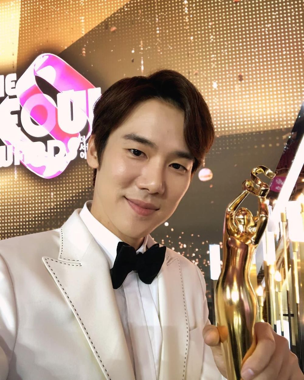 Yoo Yeon-seok reveals selfie with Lee Byung-hunActor Yoo Yeon-Seok posted a picture of his second Seoul Awards on his instagram on the afternoon of October 27th.Yoo Yeon-seok said, Thank you, I can not tell you everything, but I love everyone in my heart! I love our fans too!emigration site