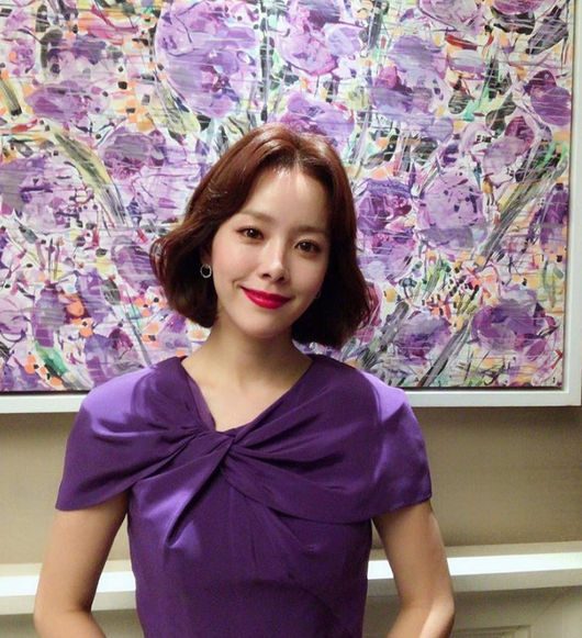 <p>Actress Han Ji-mins London East Asian Film Festival photo was unveiled.</p><p>Han Ji-mins agency BH Entertainment is celebrating #Han Ji-min actor who won the Academy Award for Best Actress in the London East Asian Film Festival on the official Instagram on the 27th. Congratulations to many people who love the movie Mitsuba Thank you for your kindness, I will send you a picture of the London scene and a photo of the award. </p><p>Han Ji-min in a public photo is wearing a purple dress and smiling. It is a Han Ji-min that boasts a unique aura and beautiful beauty like a scene of a picture book.</p><p>Han Ji-min won the Academy Award for Best Actress at the 4th London East Asia Film Festival. It is the second awards of the 38th Youngpyeong Academy Award for Best Actress sponsored by the Korea Film Critics Association.</p><p>Han Ji-min said, I am grateful to have won a glorious prize, and I am very pleased to be here today with Mitsuba. I hope that no child should suffer such misfortunes and that all children of the world should enjoy a happy life that must be guaranteed. </p><p>As Han Ji-min held film festivals in London, he communicated directly with audiences by digesting the testimonials in English. Han Ji-min is the back gate of applause in the field. [Photo] BH Entertainment</p><p>BH Entertainment</p>