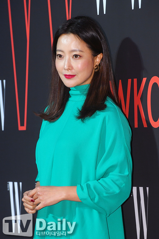 Actor Kim Hee-sun attends W. Korea 13th Breast Cancer Awareness Campaign Charity Event held at Four Seasons Hotel in Jongno-gu, Seoul on the afternoon of the 26th.Breast Cancer Awareness Campaign Charity Event