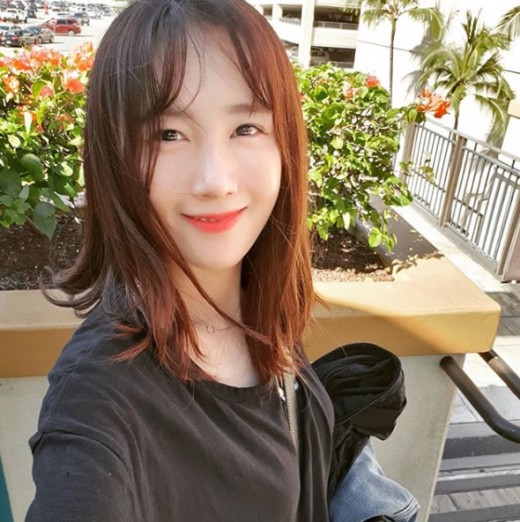 Singer Byul boasted a comeback on the charting beautiful look for years.Byul posted a picture on his 27th day with an article on his instagram saying, Weather of Hawaii without correction #Hawaii #Alamona #Last Day #Thank you #Thank you for helping me.In the open photo, Byul is attracting attention with its younger beautiful look with flawless skin. The smile that makes the viewer feel good is impressive.Meanwhile, Byul married singer Haha and got her second child in March last year.