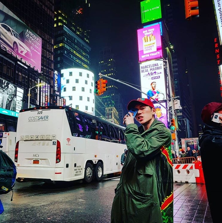 Group Block B leader Zico has unveiled a relaxed time in New York City.Zico posted a picture on his Instagram account on October 28.Inside the photo was a picture of Zico standing on the streets of New York City, who is frowning with one eye covered with a mobile phone.Even with the frowning look, Shining Zicos visuals attract Eye-catching.The fans who responded to the photos responded such as It is completely cool, It is brilliant with Neon Sign and It is a picture.delay stock