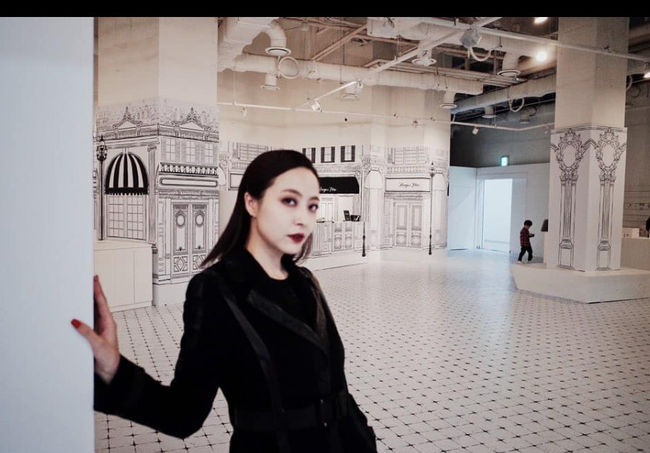 Shim Eun-Jin turned into a beautiful vampire.Shim Eun-Jin posted a picture on his 27th day with a message # The vampire in the exhibition hall # lol # Megan Hess Seoul Exhibition # Megan Hess Iconic Exhibition.In the photo, Shim Eun-Jin poses nicely at the exhibition hall and looks at the camera, a black costume with a white face and a burgundy Make up reminiscent of a vampire.Meanwhile, Shim Eun-Jin has been constantly haunted by pornographic malicious comments on SNS by a netizen.The agency has filed a criminal complaint on charges of violating Article 13 of the Special Act on the Punishment of Sexual Violence Crimes, etc. (Indecent Act of Lee Yong, Communications Network) and Article 70 (2) of the Act on Promotion of Lee Yong and Information Protection, etc., and insulting, intimidating, and Business interrupt (Article 314).Shim Eun-Jin SNS