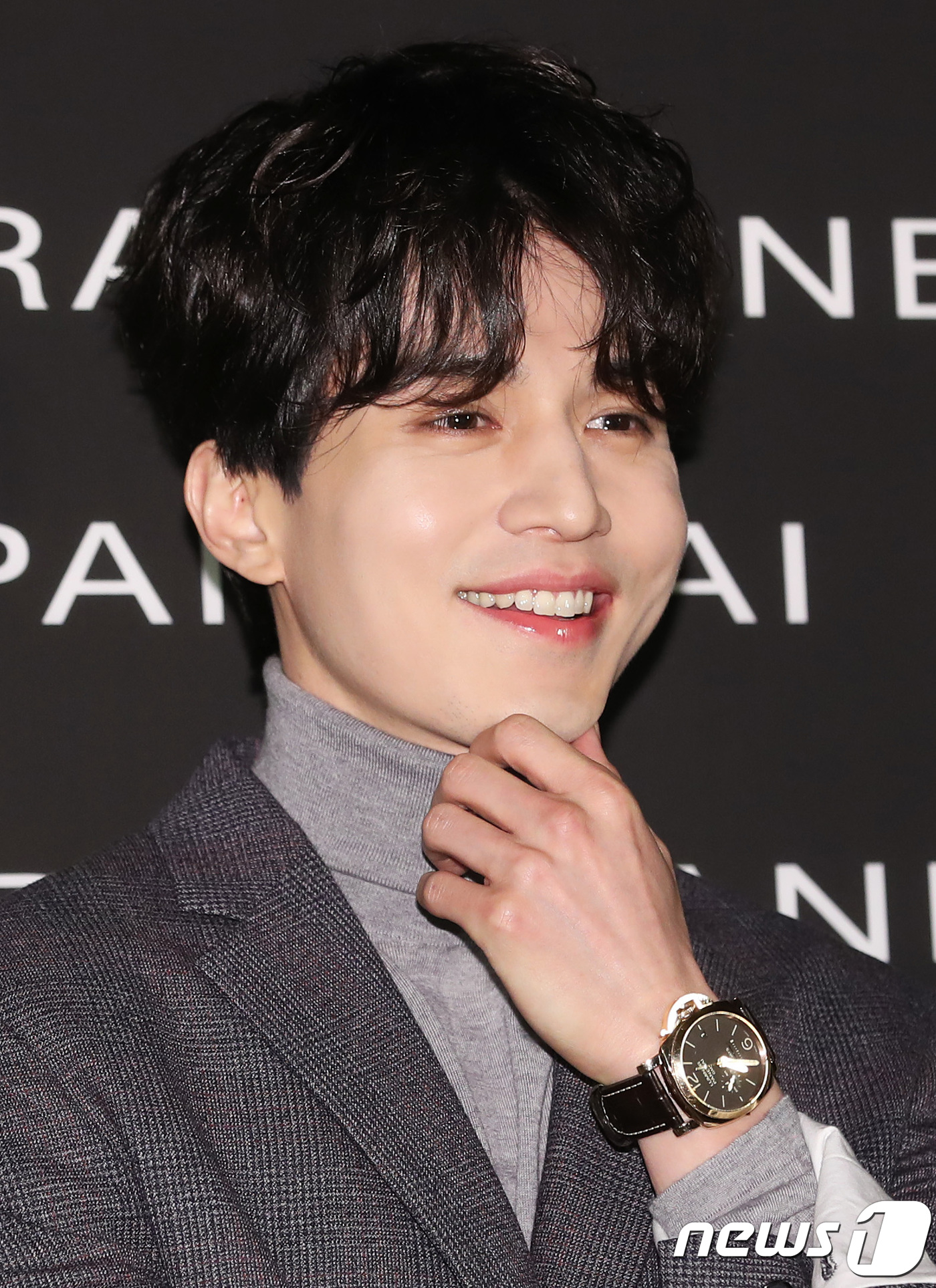 Seoul:) = Actor Lee Dong-wook poses at a photo event for an Italyn watch brand held at Seokparang in Jongno-gu, Seoul on the afternoon of the 31st. October 31, 2018.