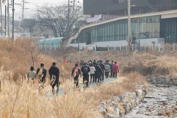 두발로 이미지