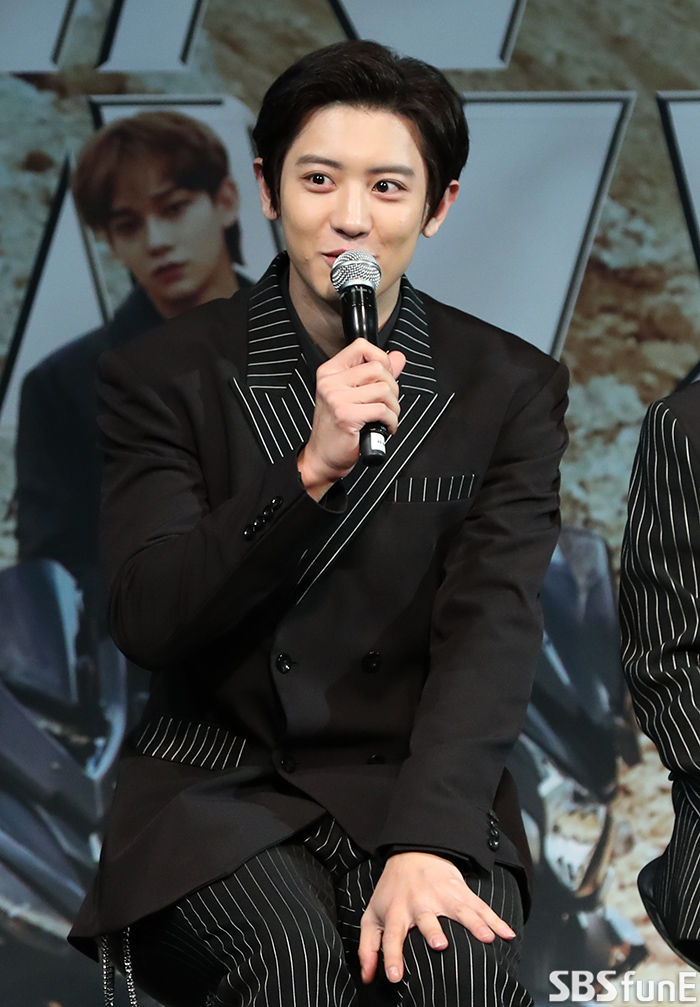 Chanyeol of the group EXO is giving a greeting at the regular 5th album Dont Mess Up My Tempo Concert held at SMTOWN COEX Artium in Gangnam-gu, Seoul on the afternoon of the 1st.