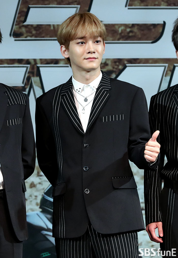 Chen of the group EXO has a photo time at the regular 5th album Dont Mess Up My Tempo Concert held at SMTOWN COEX Artium in Gangnam-gu, Seoul on the afternoon of the 1st.