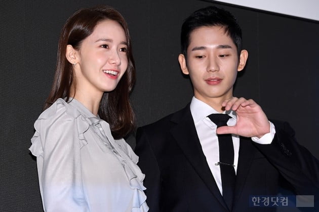 Group Girls Generation Yoona and Actor Jung Hae In attended the opening ceremony of the duty-free shop held at Hyundai Department Store Trade Center in Samsung-dong, Seoul on the morning of the 1st.