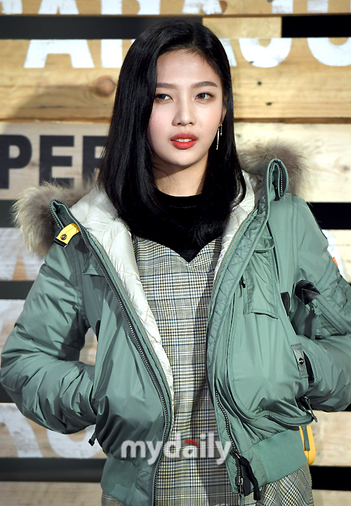 Red Velvet Joy is attending the Italian outer brand 18FW presentation event photo wall held at JNB1 Horim Art Center in Cheongdam-dong, Seoul on the afternoon of the afternoon.