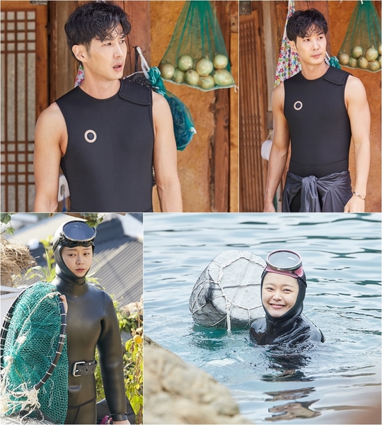 Jeon So-min presents SeabokTVNs new bull-gold series, Top Star Yoo Baek-i (played by Lee So-jung and directed by Yoo Hak-chan), released a still cut featuring the drama and extreme visuals of Kim Ji-seok (played by Yoo Baek) and Jeon So-min (played by Oh Kang-soon) on November 1.Top Star Yoo Baek-i draws a civilized conflict romance in which the top star Yoo Baek, who went to exile on a remote island in a major accident, meets a virgin Kang Soon on the island of Slow Life.Kim Ji-seok will play a drama and a drama life under a roof with Jeon So-min during a two-week exile on the island of Civil Disconnected Island.Kim Ji-Seok - Jeon So-min in the open steel steals his gaze; Kim Ji-Seok is sublimating even his body suit into high fashion, as he proves his title as a top star.On the other hand, Jeon So-min is wearing a water glasses with his face.Despite the bare face, the skin and the bright smile without any blemishes remind me of a mermaid princess.Jeon So-min will wear unfamiliar equipment such as body suits and ducks covering his head to contain the realism of veteran Sea, and will go directly to the material without bands such as entering the sea.emigration site