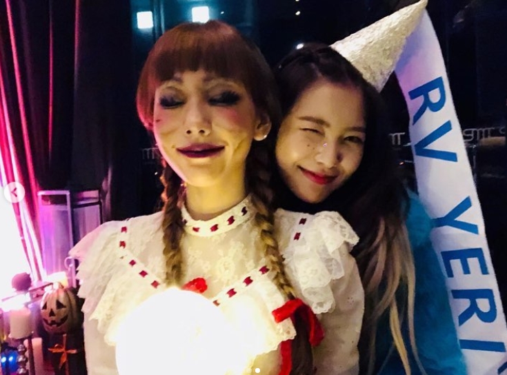 Taeyeon, Im scared. <p>Taeyeon was surprised by Annabelle for Halloween.</p><p>Annabelle is a doll that brings a curse that appears in the movie Annabelle.</p><p>A member of Girls Generation Taeyeon posted a picture of her own on November 1 st in her instagram.</p><p>In the picture, Taeyeon transformed into Annabelle, and Red Velvet Yeri holding Taeyeon from behind. The beauty of Taeyeon, which is not covered by its unique makeup, attracts Snowy Road.</p><p>The fans who saw the photos reacted to Anna Taeyeon, Feeling frightened and cute</p>