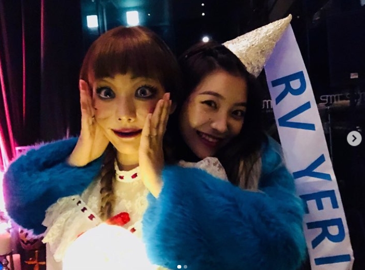 Taeyeon, Im scared. <p>Taeyeon was surprised by Annabelle for Halloween.</p><p>Annabelle is a doll that brings a curse that appears in the movie Annabelle.</p><p>A member of Girls Generation Taeyeon posted a picture of her own on November 1 st in her instagram.</p><p>In the picture, Taeyeon transformed into Annabelle, and Red Velvet Yeri holding Taeyeon from behind. The beauty of Taeyeon, which is not covered by its unique makeup, attracts Snowy Road.</p><p>The fans who saw the photos reacted to Anna Taeyeon, Feeling frightened and cute</p>