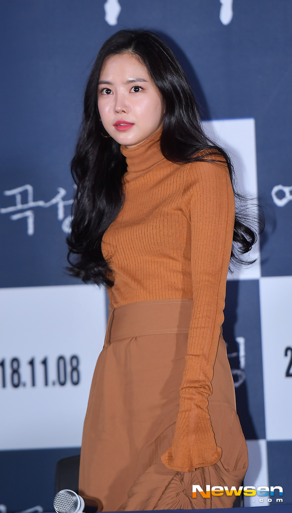 The premiere of the movie Gyeonggokseong was held at CGV Yongsan I-Park Mall in Yongsan District, Seoul, on the afternoon of November 1Son Na-eun is entering the day.The premiere was attended by Actor Seo Young-hee, Son Na-eun, Italy, Park Min-ji and director Yoo Young-sun.expressiveness