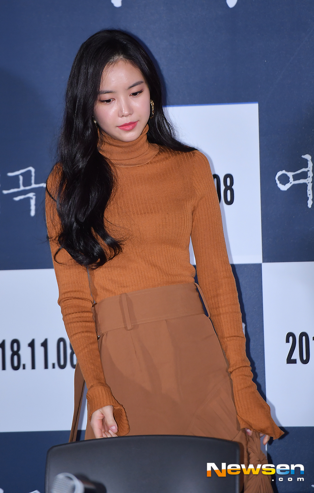 The premiere of the movie Gyeonggokseong was held at CGV Yongsan I-Park Mall in Yongsan District, Seoul, on the afternoon of November 1Son Na-eun is entering the day.The premiere was attended by Actor Seo Young-hee, Son Na-eun, Italy, Park Min-ji and director Yoo Young-sun.expressiveness