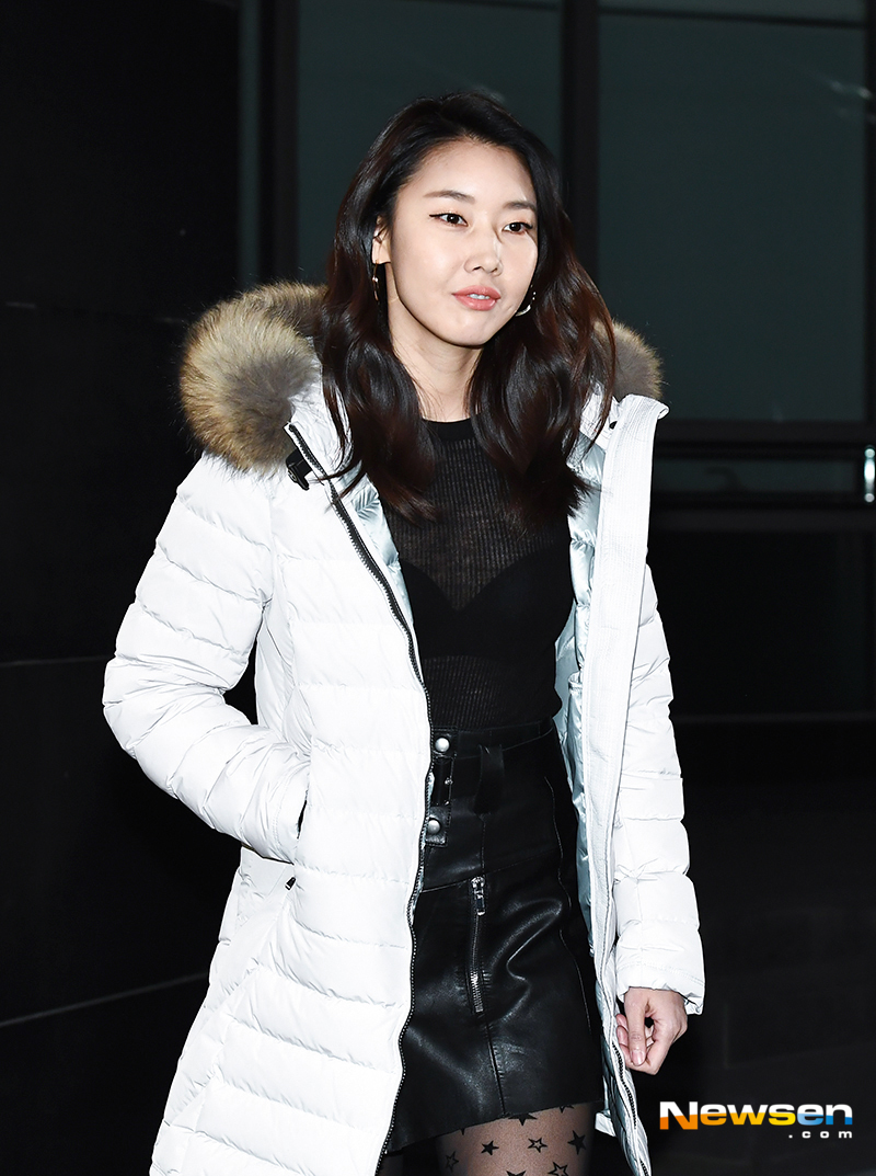 Mo Italian outer brand 18FW presentation event Photo Wall was held in Sinsa-dong, Gangnam-gu, Seoul on the afternoon of November 1.Model Han Hye-jin attended the ceremony.yun da-hee