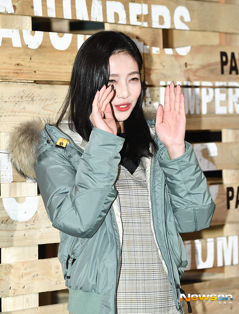 Italian outer brand Parajumpers 18FW presentation event Photo Wall was held at Horim Art Center in Sinsa-dong, Gangnam-gu, Seoul on the afternoon of November 1.Red Velvet Joy was present on the day.yun da-hee