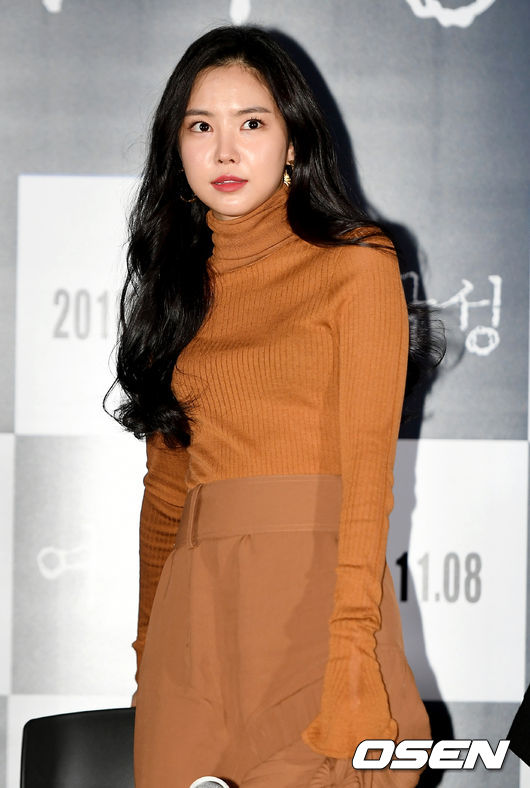 The premiere of the movie Womans Wail was held at the Leechon-dong CGV Yongsan I-Park Mall in Seoul Yongsan District on the afternoon of the afternoon.Actor Son Na-eun is attending and shining his place.
