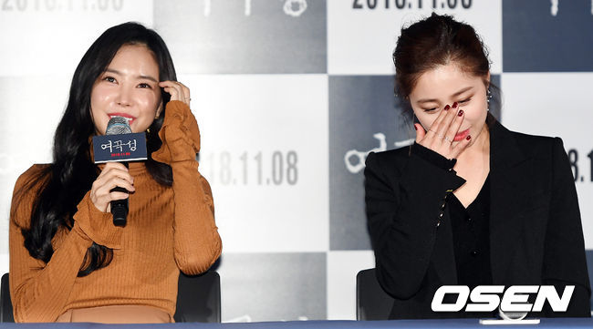 The premiere of the movie Womans Wail was held at the Leechon-dong CGV Yongsan I-Park Mall in Seoul Yongsan District on the afternoon of the afternoon.Actor Seo Young-hee and Son Na-eun are attending and shining their seats.