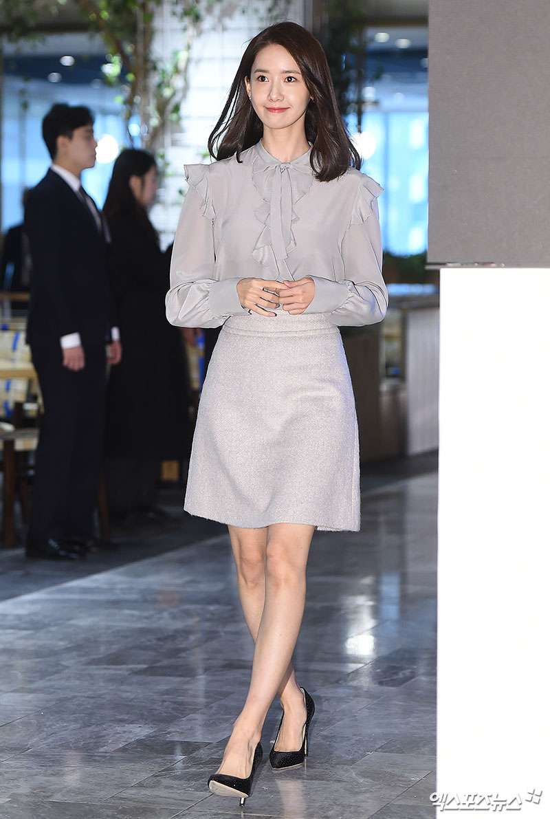 Singer and actor Im Yoon-ah poses at the event to commemorate the opening of the Duty Free Shop at Hyundai Department Store Trade Center in Seoul, Korea on the morning of the 1st.