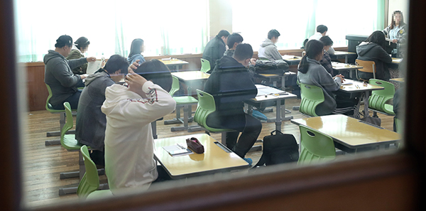 ⓒ연합뉴스 10월13일 2018년도 지방공무원 7급 임용시험이 치러졌다.
