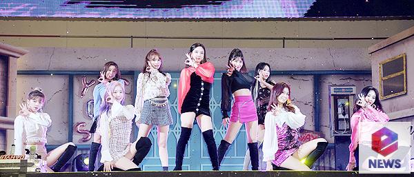 I feel more greedy to do better than burden, TWICE said of the three-year anniversary as it curves up after debut.TWICE Jihyo said in a showcase commemorating the release of the TWICE Mini 6th album YES or YES held at KBS Arena in Gangseo-gu, Seoul on the afternoon of the 5th, It is burdensome for you to know a lot of love, but I have a desire to show a better appearance.So I hope this album will be loved a lot. I do not realize that three-year anniversary is real.In fact, from elegantly to the present, I have been talking with the members about three years already while many things have been going through with 10 albums for three years.I think I want to enjoy and enjoy the Long Long Time singer for 30 years and more than three years now. TWICE will release its sixth mini album YES or YES and the title song music video of the same name on various music sites at 6 pm on the 5th and start full-scale activities.