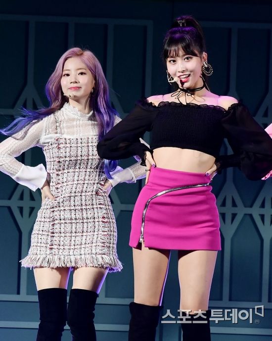 Group TWICE Dahyun and MOMO are doing a wonderful showcase at the mini 6th album YES or YES at KBS Arena in Gangseo-gu, Seoul on the afternoon of the 5th.November, 2018.05.