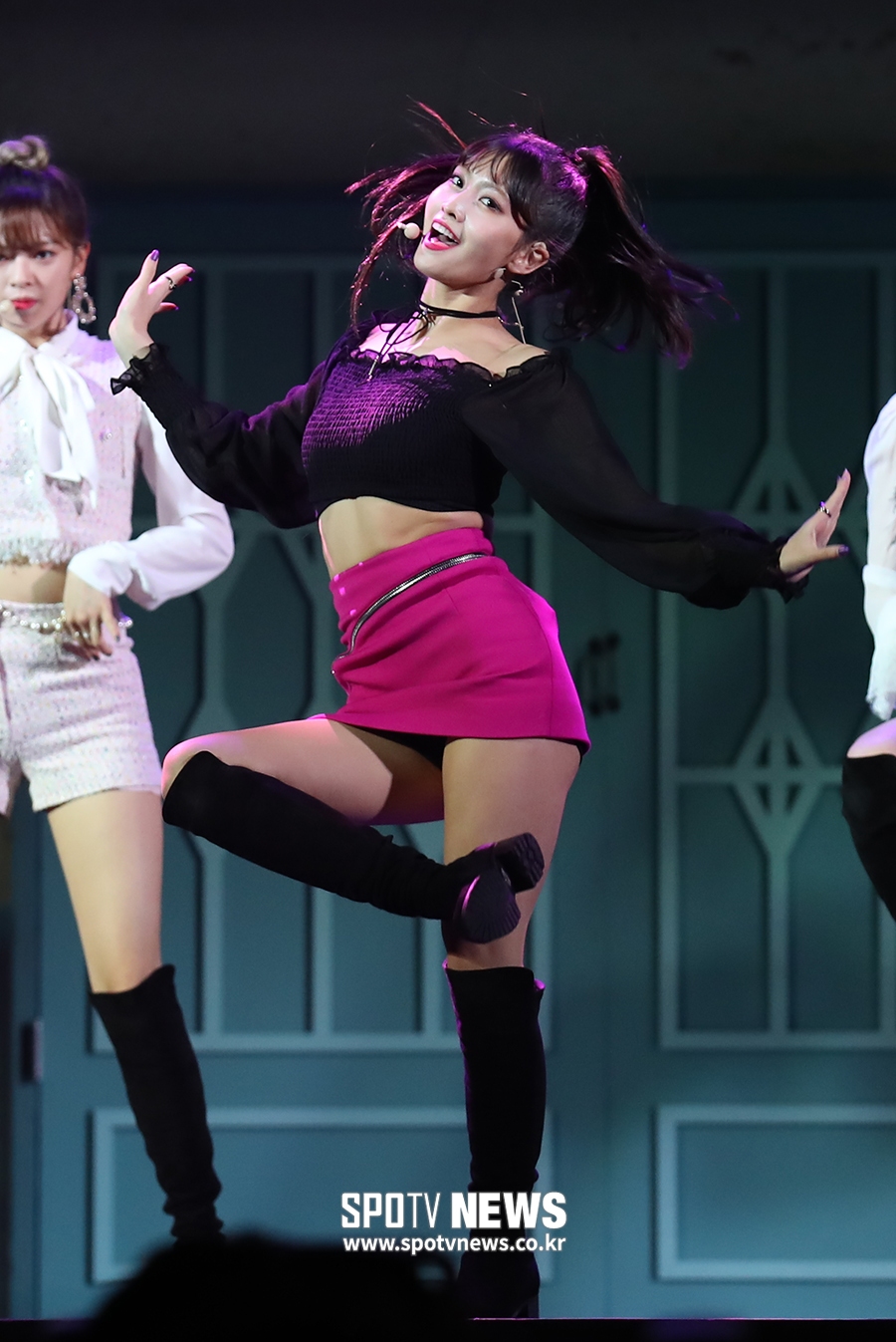The sixth mini album of girl group TWICE was held at the HaGok-dong KBS Arena in Gangseo-gu, Seoul on the afternoon of the 5th.Members MOMO are playing the stage.