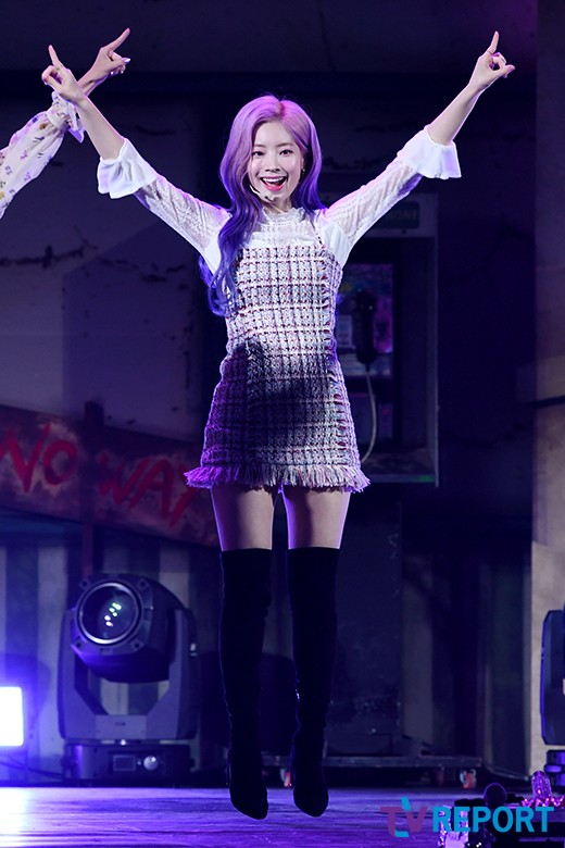 Dahyun of the girl group TWICE is performing a heated performance at the showcase commemorating the release of the sixth mini album YES or YES held at HaGok-dong KBS Arena Hall in Gangseo-gu, Seoul on the afternoon of the 5th.TWICEs sixth mini album YES or YES is an album that can feel the exciting atmosphere and energetic energy unique to TWICE, including the title song of the same name that only the answer to TWICEs confession is YES, BDZ written by JYPs head Park Jin-young, and songs written by TWICE members.