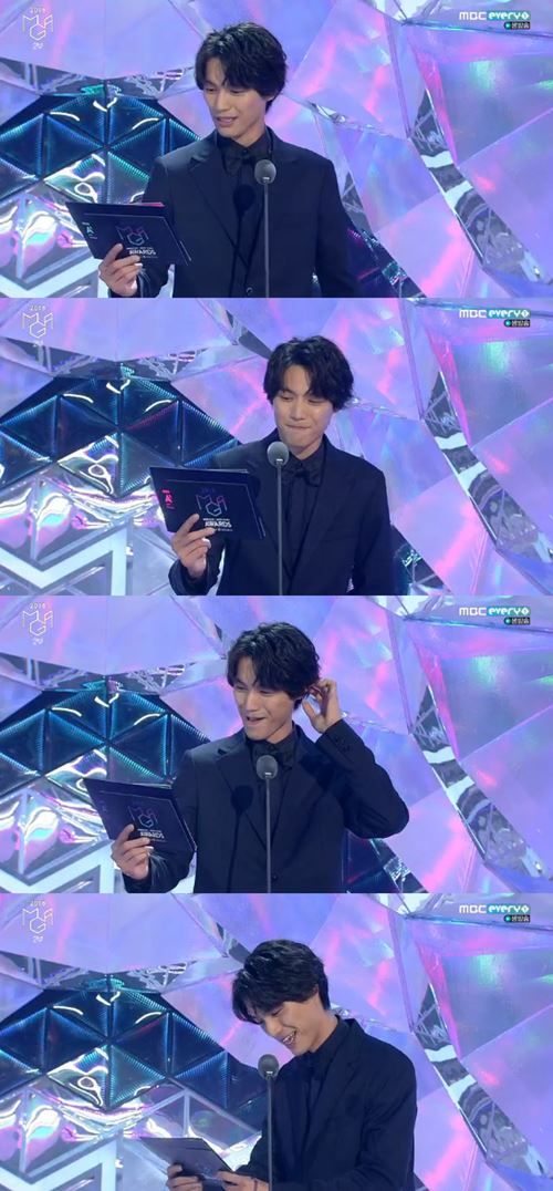 2018 MGA Japan actor Fukushima Souta made a cute mistake during the presentation of the Global Performance Award.The 2018 MGA (MBC Plus X Genie Music Awards) was held at the Namdong Gymnasium in Incheon on the afternoon of the 6th.Fukushi Souta appeared as a global performance prize winner on the day.He stuttered while he was awarding in Korean and Japanese, and soon smiled as if he was embarrassed, saying, It is difficult to speak Korean.In addition, Fukushima Souta first said Congratulations before the announcement of the prize, and then realized the mistake and laughed nicely.The Global Performance Award was held in the arms of the group TWICE, which expressed its gratitude to fans by conveying its award in two languages: Korean and Japanese.Meanwhile, 2018 MGA is the first collaboration awards ceremony between broadcasters and music platform companies in Korea.Group BTS, TWICE, Wanna One, as well as the US Singer Song Writer Charlie Fuss, Japan Dance & Vocal Unit Group Generationsprom Eggs Gil Tribe.Photo  MBC every1 Broadcast Screen Capture