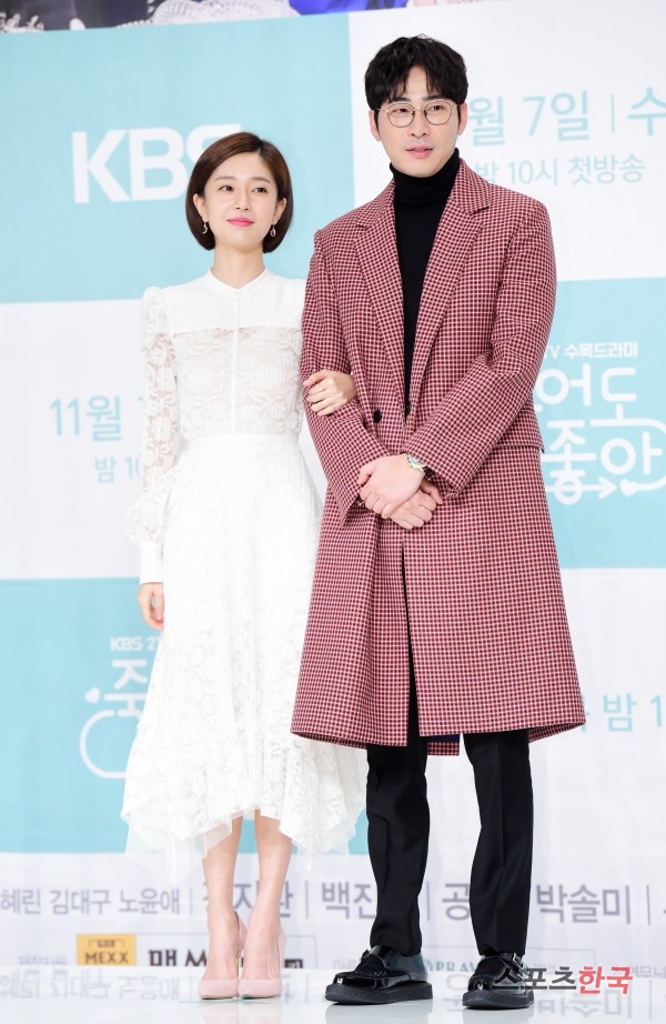 Baek Jin-hee Kang Ji-hwan is attending the KBS2 drama I can die production presentation held at Amoris Hall in Yeongdeungpo-dong, Yeongdeungpo-gu, Seoul on the afternoon of the 5th.It is a drama featuring a team leader Baek Jin-sang (Kang Ji-hwan), who is not in charge of Im Good to Die, and a battleground at the Office of Iruda (Baek Jin-hee), who is trying to get him to go to the dogland.Kang Ji-hwan, Baek Jin-hee, and Park Sung-mi, Ryu Hyun-kyung will appear.