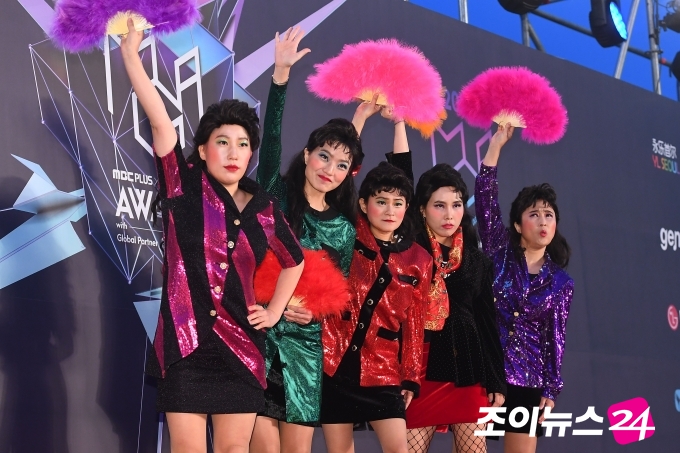 Group Celeb Five poses on the red carpet of the 2018 MGA (MBC Plus X Genie Music Awards) held at the southeast gymnasium in Susan-dong, Incheon on the afternoon of the 6th.The awards ceremony will be co-hosted by MBC Plus and Genie Music and will be held by Jeon Hyun-moo.The lineup will be attended by K-POP artists such as BTS, Wanna One, TWICE, as well as overseas musicians such as Charlie Fuss and Generations.Incheon=