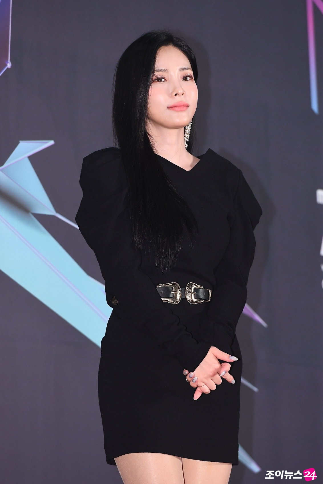 Singer Heize poses on the red carpet of the 2018 MGA (MBC Plus X Genie Music Awards) held at the southeast gymnasium in Susan-dong, Incheon on the afternoon of the 6th.The awards ceremony will be co-hosted by MBC Plus and Genie Music and will be held by Jeon Hyun-moo.The lineup will be attended by K-POP artists such as BTS, Wanna One, TWICE, as well as overseas musicians such as Charlie Fuss and Generations.Incheon=