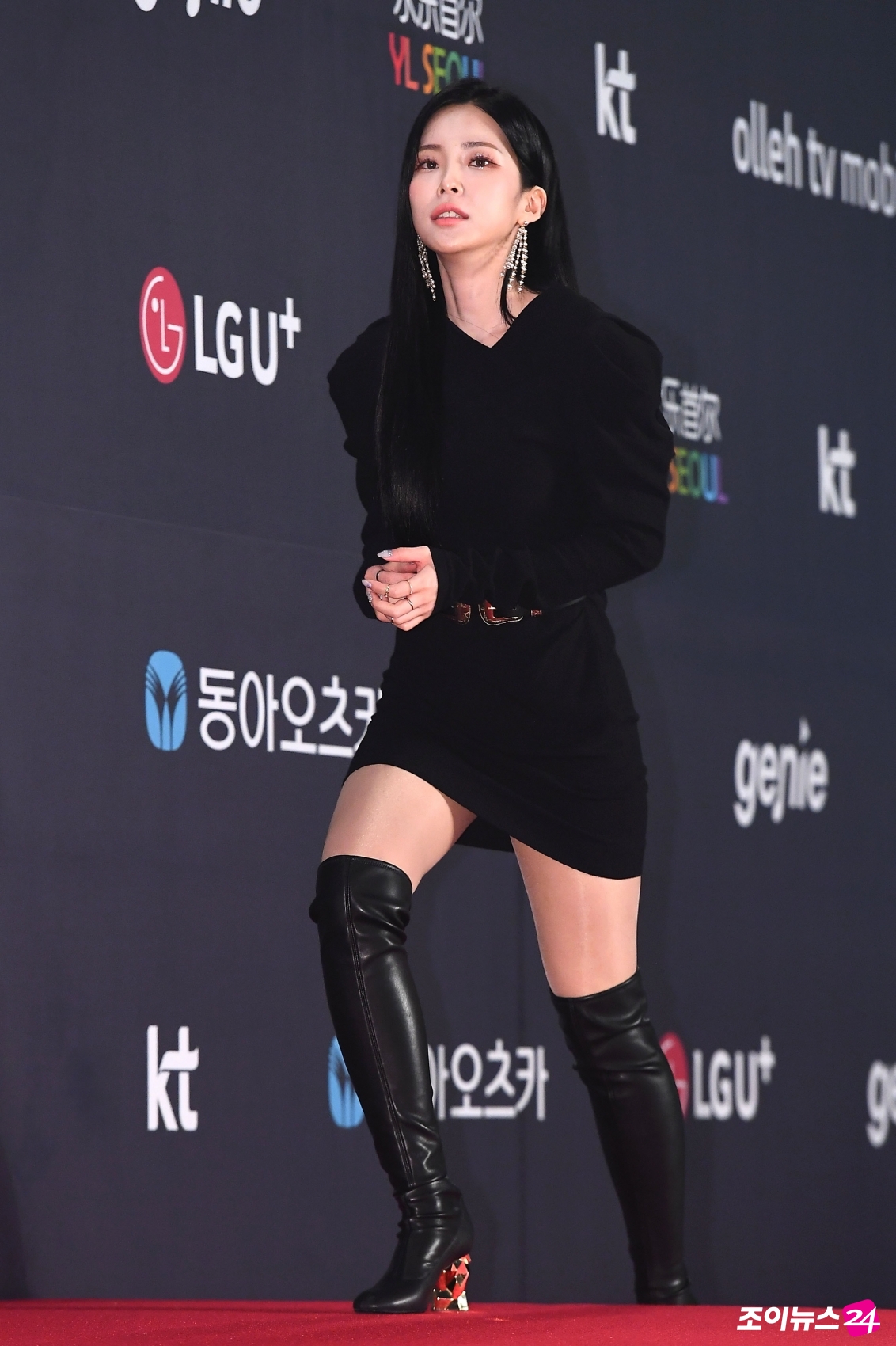 Singer Heize attends the 2018 MGA (MBC Plus X Genie Music Awards) red carpet at the Southeast Gymnasium in Susan-dong, Incheon, on the afternoon of the 6th.The awards ceremony will be co-hosted by MBC Plus and Genie Music and will be held by Jeon Hyun-moo.The lineup will be attended by K-POP artists such as BTS, Wanna One, TWICE, as well as overseas musicians such as Charlie Fuss and Generations.Incheon=