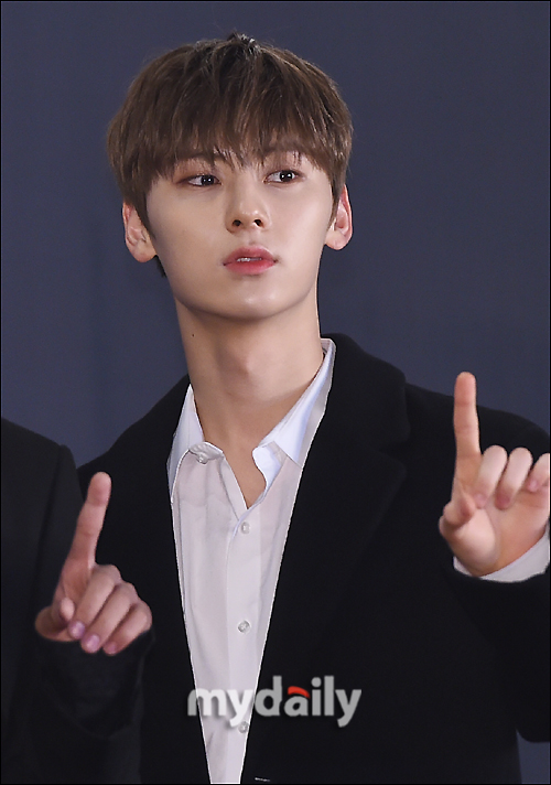 Wanna One Hwang Hyun-min is attending the red carpet Event of the 2018 MBC Plus X Genie Music Awards ceremony held at the Namdong Gymnasium in Susan-dong, Namdong-gu, Incheon on the afternoon of the 6th.