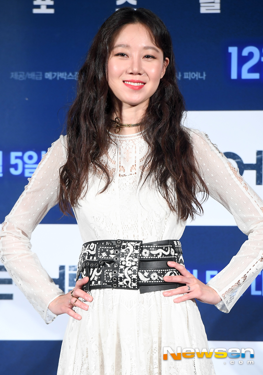 The film Door Rock (director Lee Kwon) production report was held at Megabox Dongdaemun branch in Jung-gu, Seoul on November 6 at 11 a.m.On that day, Gong Hyo-jin attended.The movie Door Rock (director Lee Kwon) is a reality horror thriller that begins with the Murder case in the one-room of the open door lock, the intrusion trace of the Unfamiliar person, and the Gong Hyo-jin living alone.