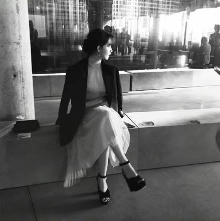 Group Girls Generation member Im Yoon-ah boasted an alluring beauty.Im Yoon-ah posted a black and white photo on his Instagram on November 6.Inside the picture was a picture of Im Yoon-ah sitting in a long pleated skirt, with the elegant Aura of Im Yoon-ah pulling out Eye-catching.Black and white photos add to the atmosphere.delay stock