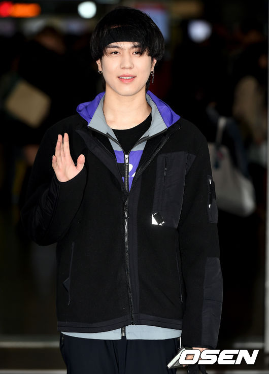 The SBS entertainment program Jungles law team is leaving for Saipan through the Incheon International Airport Terminal 1 on the morning of the 6th shooting of Northern Mariana Islands.GOT7 yu-gum is heading to the departure hall.