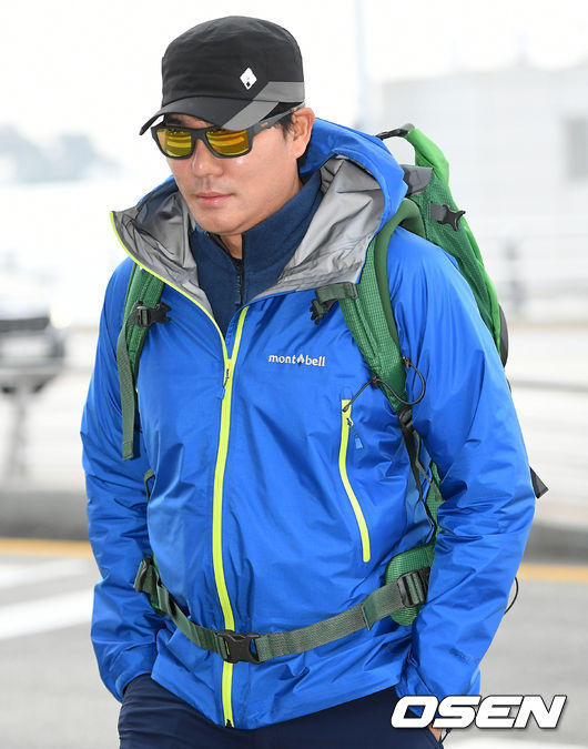 The SBS entertainment program Jungles law team is leaving for Saipan through the Incheon International Airport Terminal 1 on the morning of the 6th shooting of Northern Mariana Islands.Actor Lee Tae-gon is heading to the departure hall.