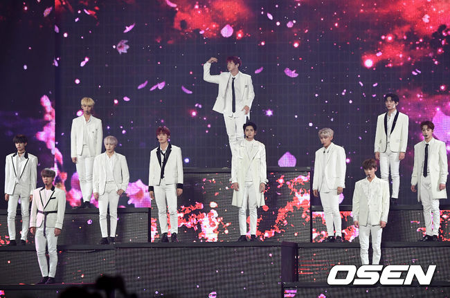 The 2018 MBC Plus X Genie Music Awards were held at the gymnasium in Namdong, Incheon on the afternoon of the 6th, with Wanna One showing off its spectacular stage.