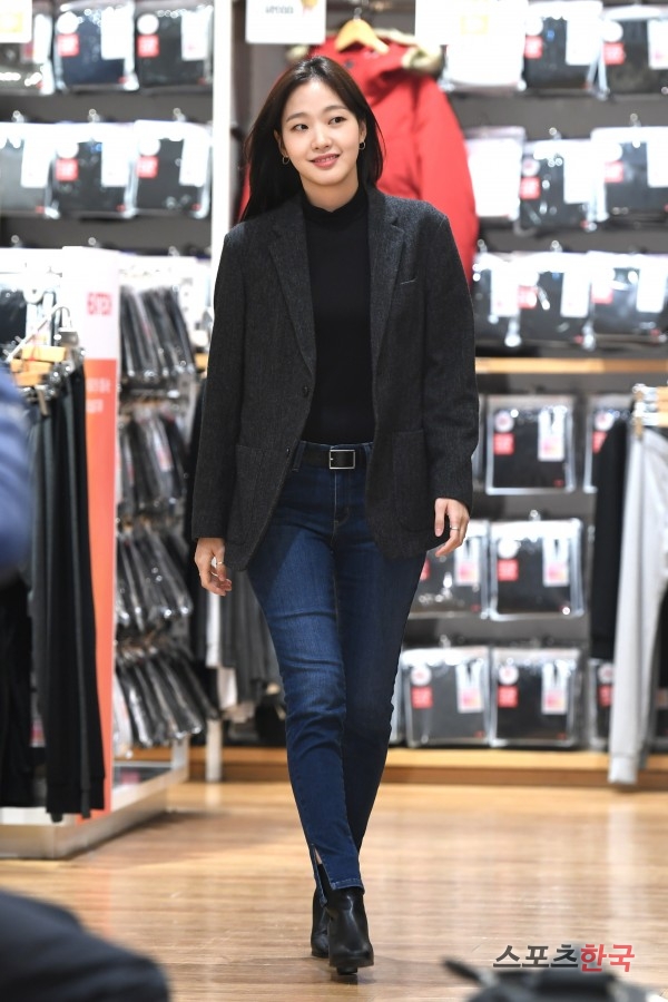 Actor Kim Go-eun attends the event to commemorate the opening of the Uniqlo Hittech Special Store held at the Uniqlo Myeongdong Central Store in Jung-gu, Seoul on the 7th.