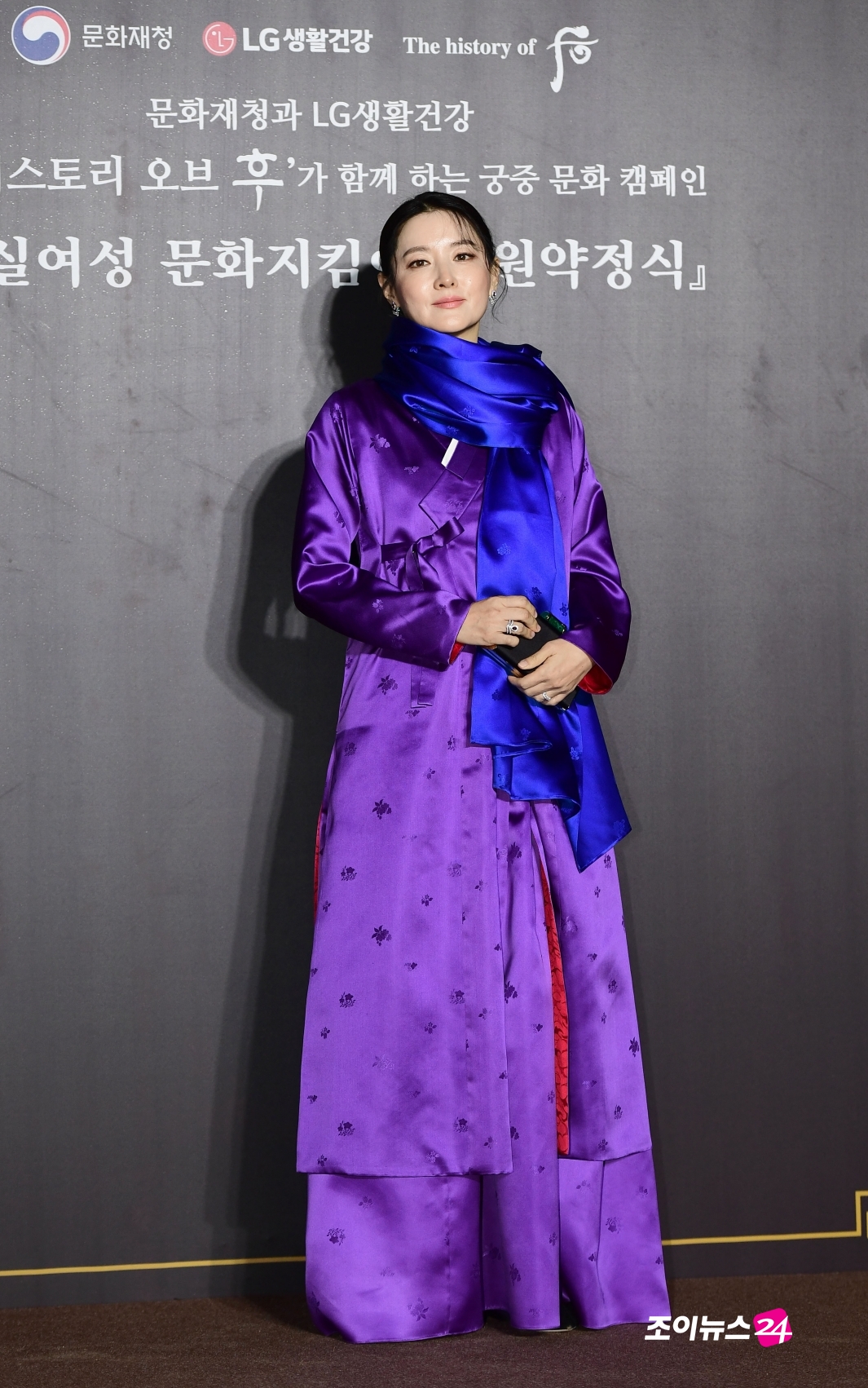 Actor Lee Yeong-ae attended the 2018 Royal Womens Cultural Revolution Protection Support Agreement event held at the Changdeok Palace in Seoul on the afternoon of the 7th.This event was designed to preserve and develop Koreas unique royal womens Cultural Revolution with LG Household & Health Care The History of Huga Cultural Revolution Reconstruction.